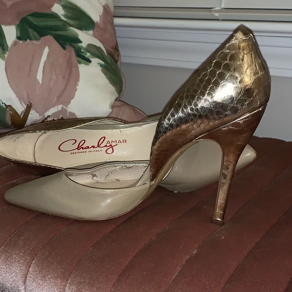 Tan and gold point toe pumps - Picture 4 of 7